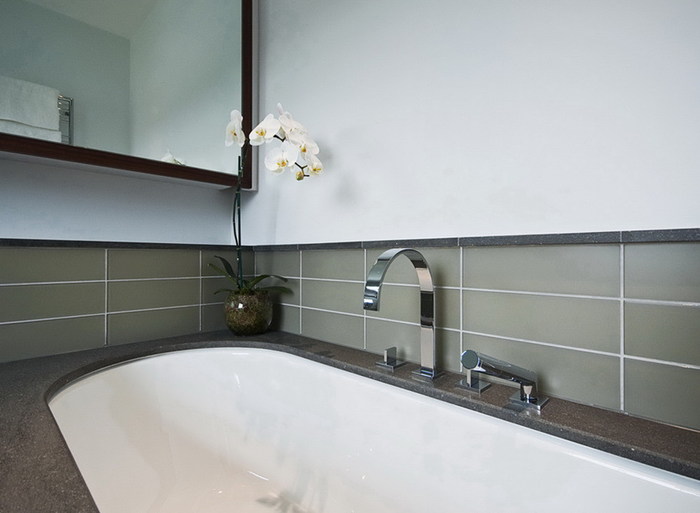 广州汤泉逸别墅
行业：卫生间使用易必居防水涂料